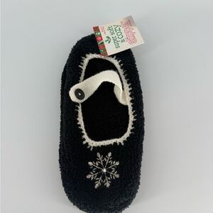 VTG Super Soft Cozy House Slippers w Grippers Size 9-11 Black White Snowflake N